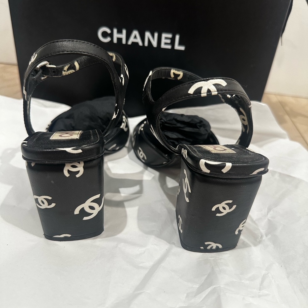 CHANEL Crazy CC Black and White Logo Heels Size 35 - Picture 9 of 15
